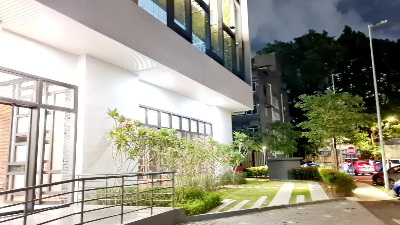 Chambers Serviced Suites Klcc By Cozy Stay Kuala Lumpur Luaran gambar